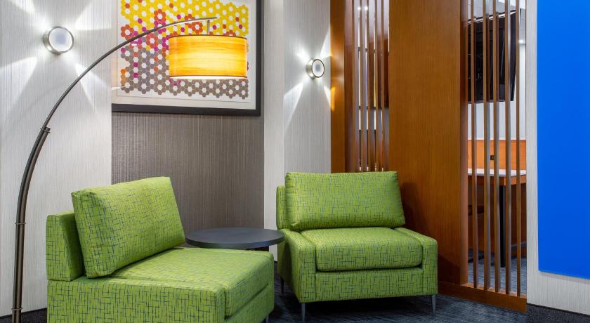 Holiday Inn Express Hotel and Suites Fort Wayne photo