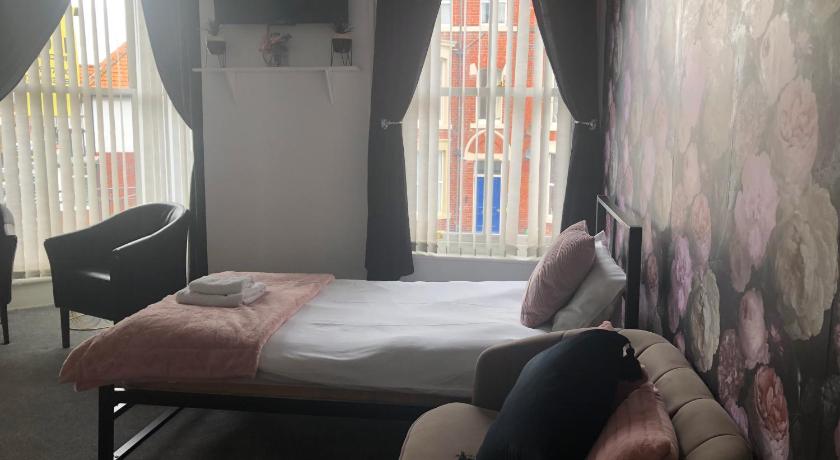 a room with a bed, chair and a window, Seacrest Guest House Room Only in Whitby