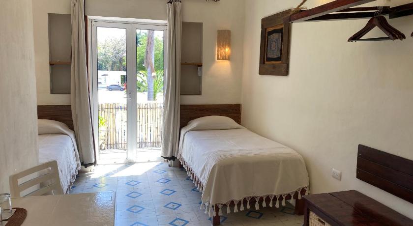 Image of Twin Room with Park View 17