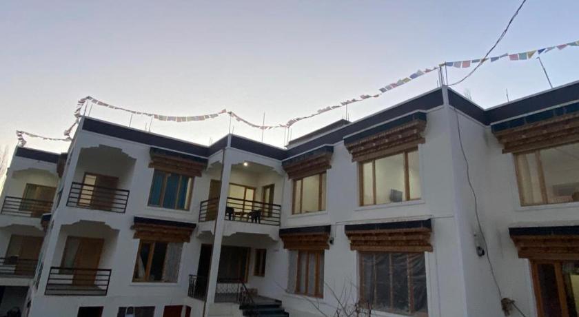 Nima's Villa - image 13