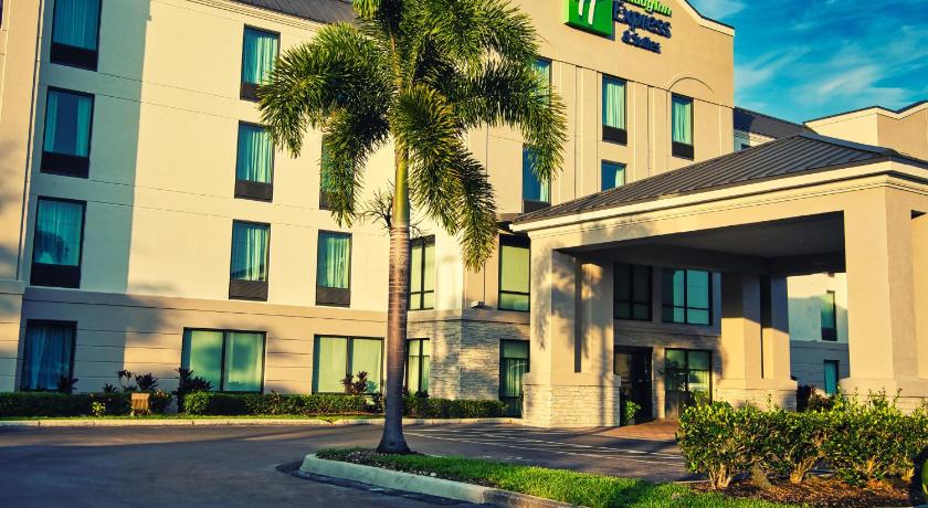 Holiday Inn Express Hotel & Suites Tampa-Oldsmar photo
