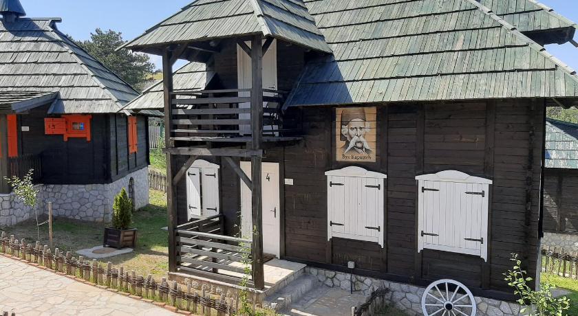 El Paso City, Zlatibor - Deluxe Wooden Cottages, Treehouse, Wild West Rooms, accommodation 1-6 peopl photo
