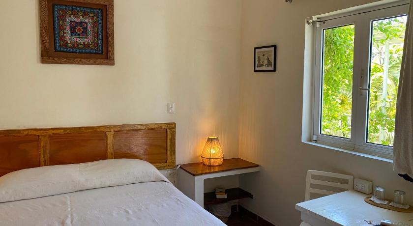 Image of Queen Room with Patio View 14