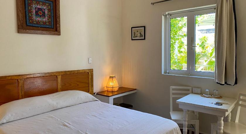 Image of Queen Room with Patio View 17
