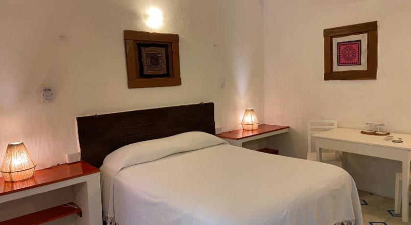 Image of Queen Room with Patio View 11