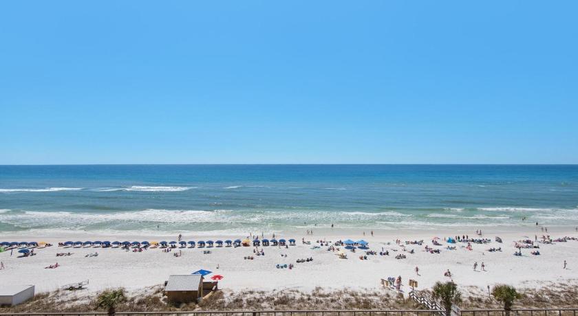 a beach filled with lots of beach chairs and umbrellas, Majestic Sun 609B in Destin (FL)