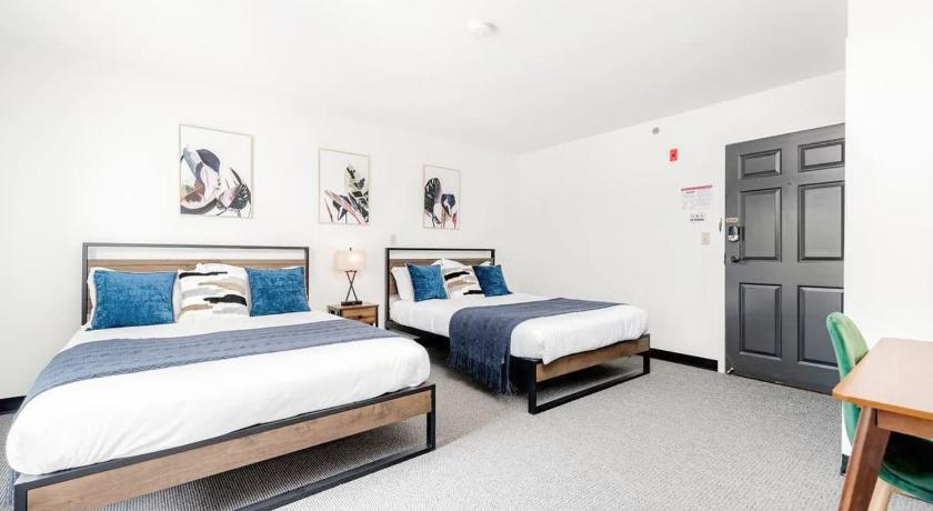 CozySuites CWE 2 queen bed suite — Hotel in St. Louis (MO)