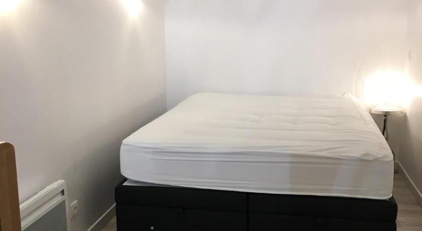 Marais, 2 pieces luxueux renove, pres rue Bretagne photo