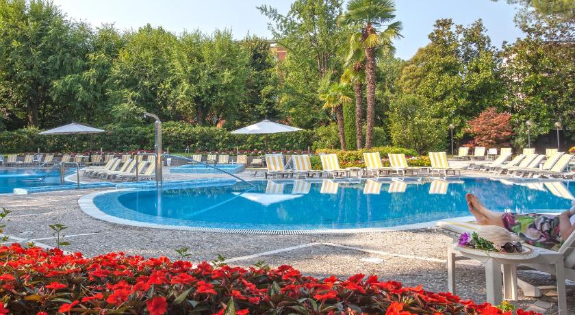 Hotel Bristol Buja photo