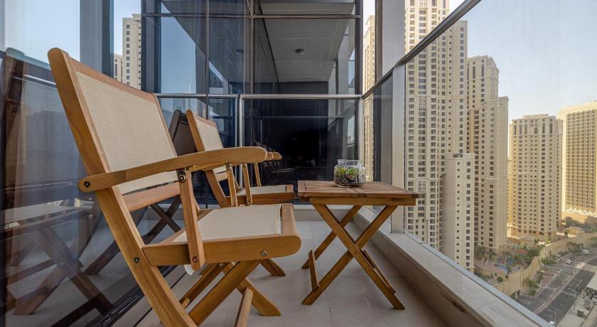 Elegant 2 BR with maids and full Dubai Marina view photo