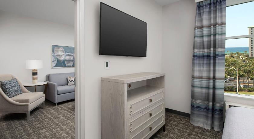 Image of 2 Queen Beds Suite Partial Gulf View 13
