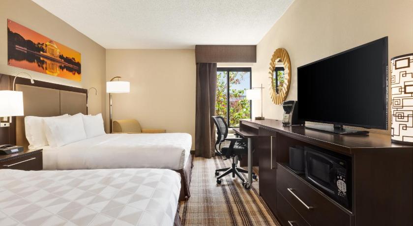 Queen Room with Two Queen Beds - Hearing and Disability Access/Non-Smoking fotója 1