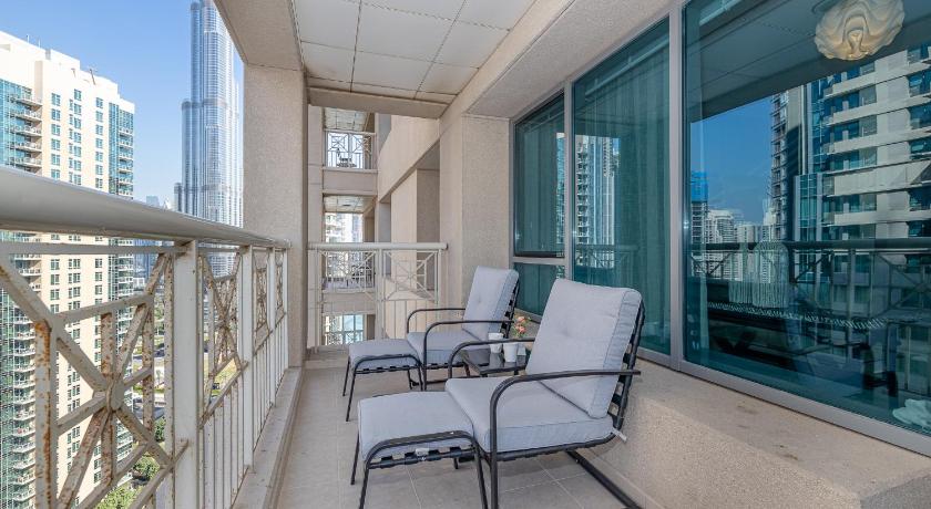 Chic 1BR with Burj Khalifa View in Downtown photo