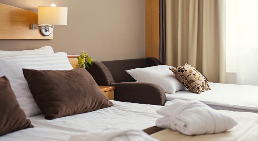 Szoba kétszemélyes ággyal - pótággyal (Double Room with Extra Bed) fotója 3