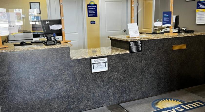 Days Inn by Wyndham Hays photo