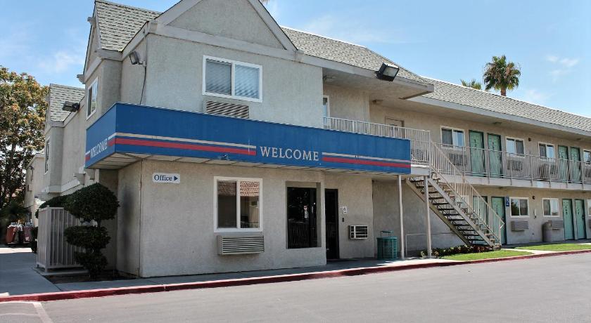 Motel 6-Bakersfield, CA - East