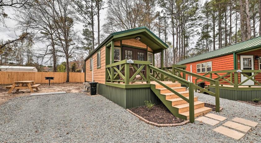 Beautiful New Bern Studio Cabin with Fire Pit! photo