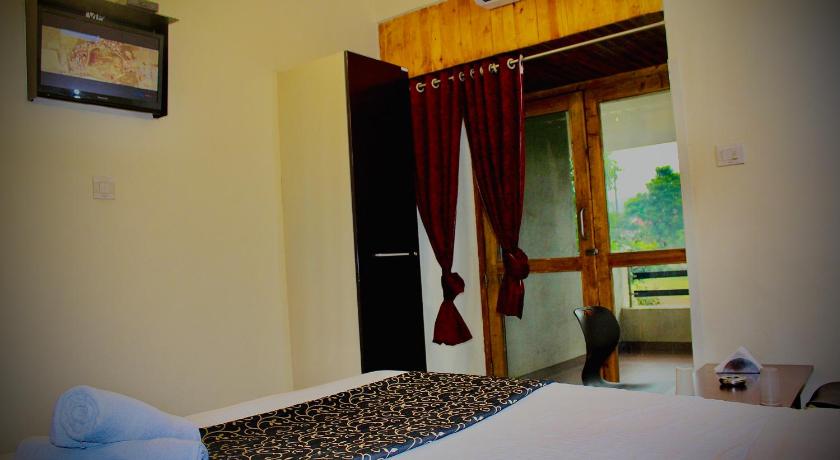 Image of Deluxe Double Room with Balcony 8