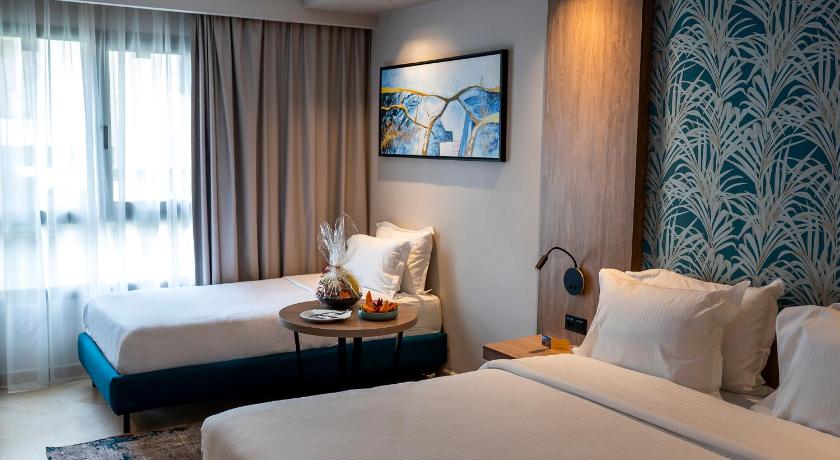 Image de Business Room 1 King Bed 1 Single Bed 3