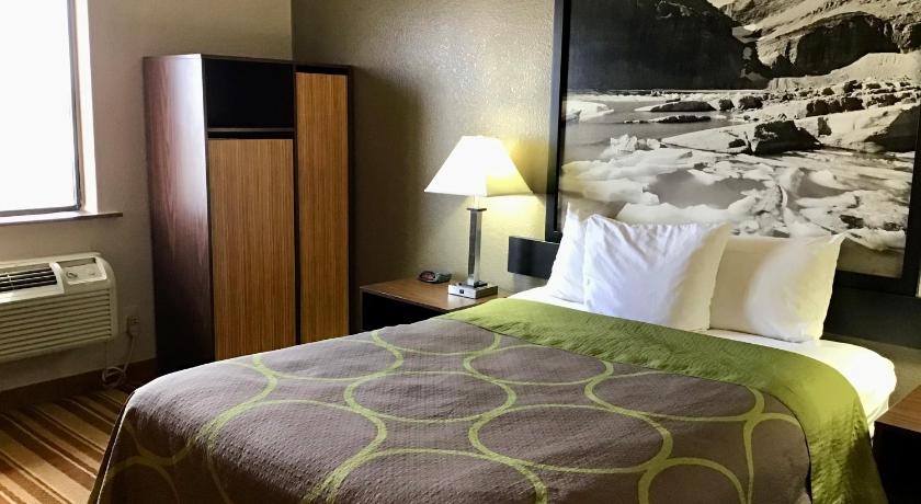 Super 8 By Wyndham Helena photo