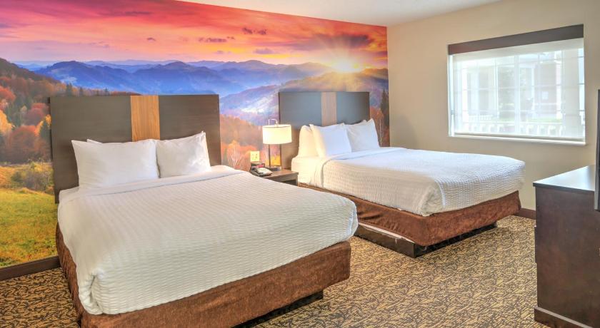 Image of 2 Queen Beds, Suite, Nonsmoking 6