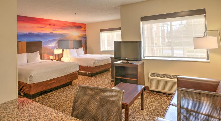 Image of 2 Queen Beds, Suite, Nonsmoking 7