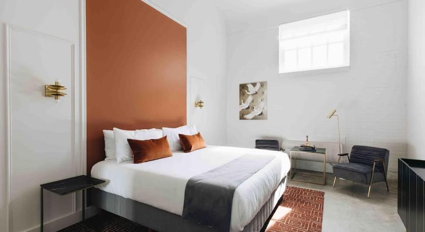 Windsor Suite 206 at The Bellwether Hotel — Hotel in Louisville (KY)