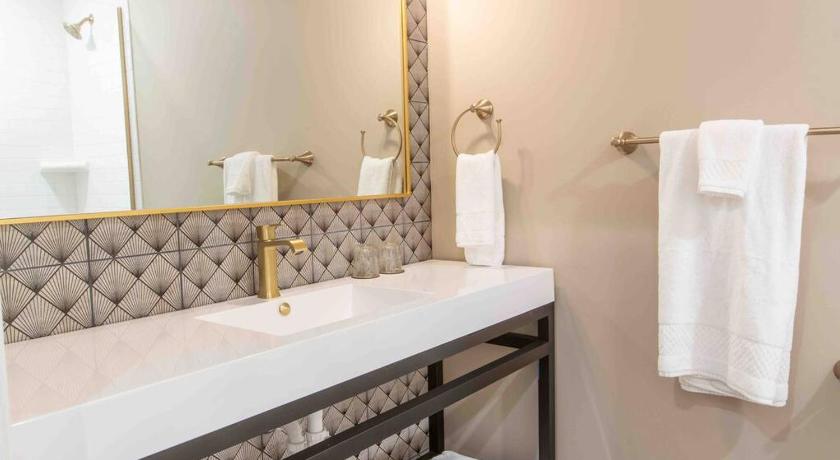 Windsor Suite 206 at The Bellwether Hotel photo
