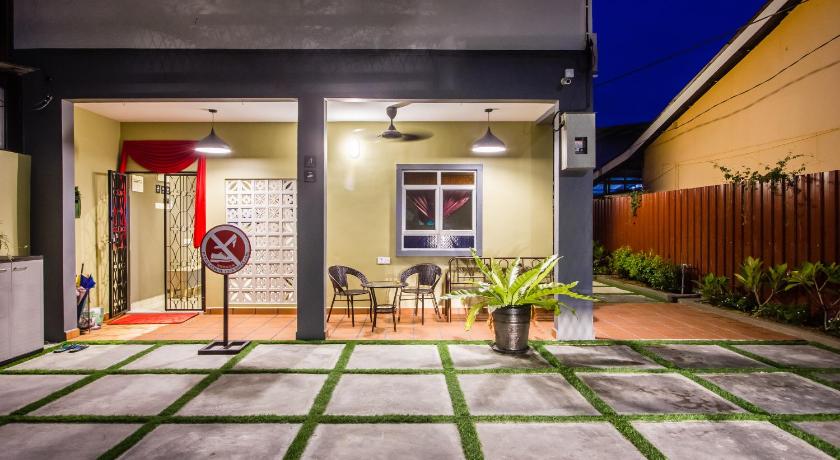 Explore 5BR Gardenhouse Retreats (Free Parking) photo