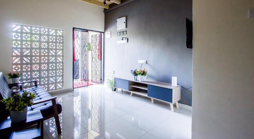 Explore 5BR Gardenhouse Retreats (Free Parking) photo
