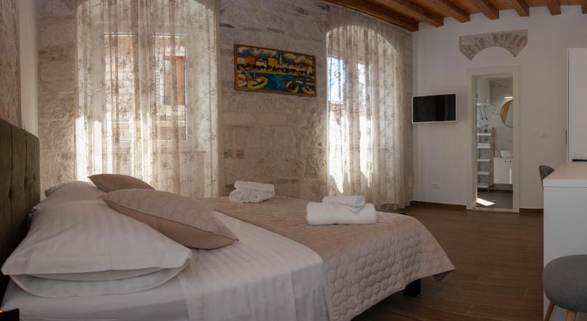 Luxury Rooms Rustic Chic — Hotel in Split