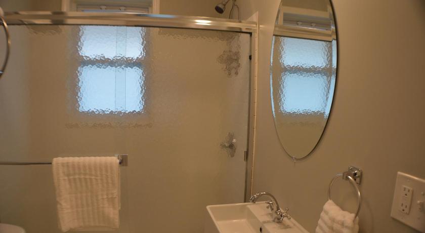 Bathroom, Villas at John's Pass by Travel Resort Services in Madeira Beach (FL)