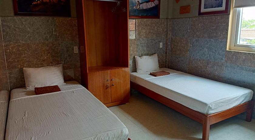 Image of Twin Room with Private Bathroom 0