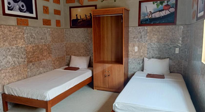 Image of Twin Room with Private Bathroom 1