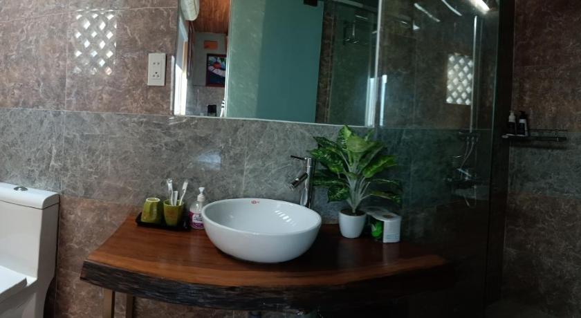 Image of Twin Room with Private Bathroom 2
