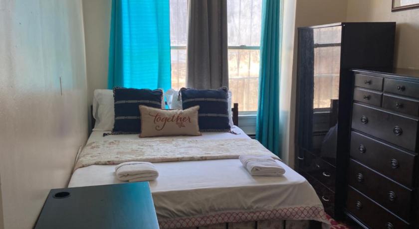 A Peaceful Room in Queens photo