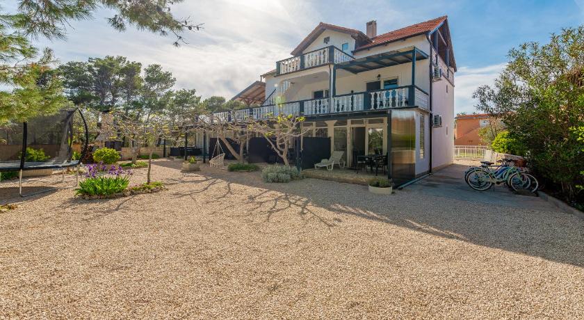 Apartments Villa Agape Vir