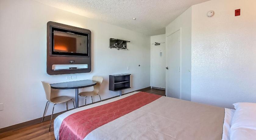 Motel 6-Gilroy, CA