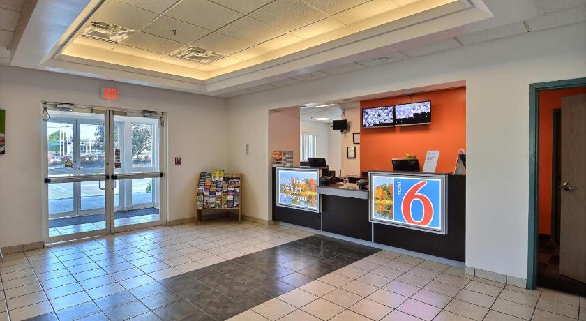 Motel 6-Tewksbury, MA - Boston