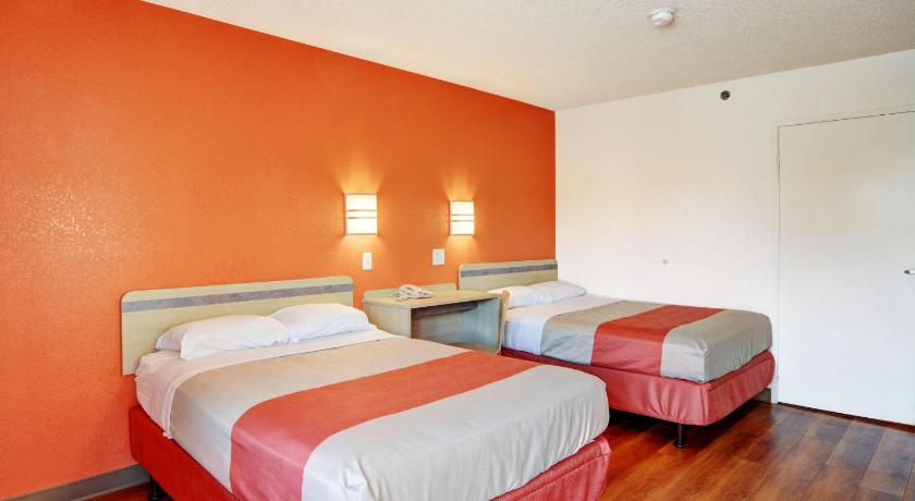 Motel 6-Wethersfield, CT - Hartford