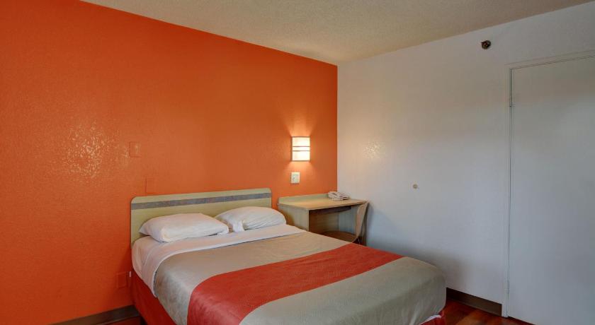 Motel 6-Wethersfield, CT - Hartford