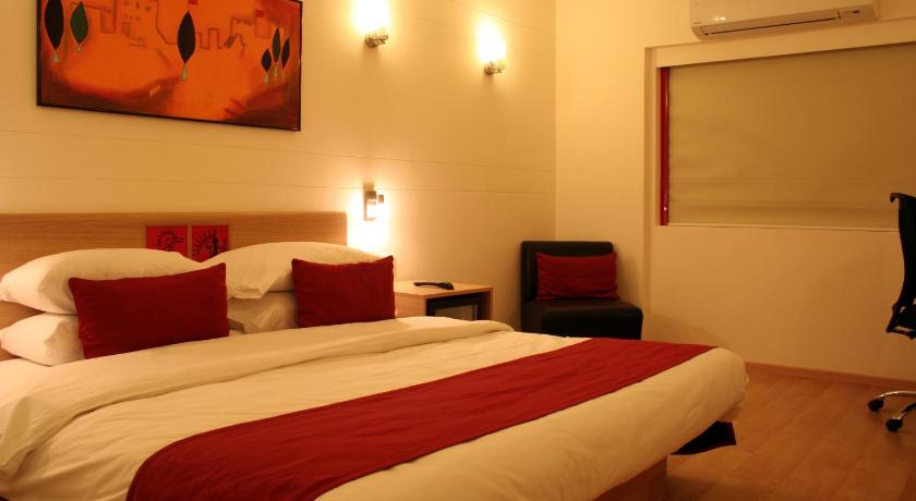 Immagine di Business Double or Twin Room (Complimentary Hi-Tea,15% Off on Laundry service,Late Check-Out upto 2 hours (subject to availability) and Early Check-In upto 2 hours (subject to availability)) 0