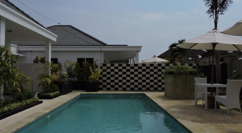 Image of Deluxe Double Pool Side 5