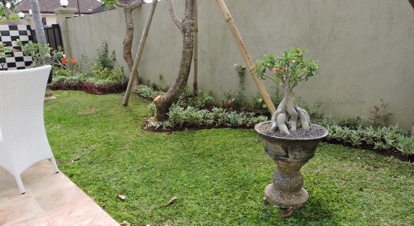 Image of Deluxe Double Pool Side 16