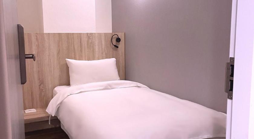 Image of Single Room - Female Only 5