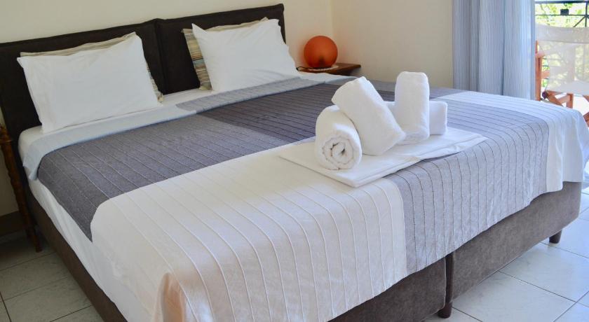 Troumpas Family Rooms & Apartments photo