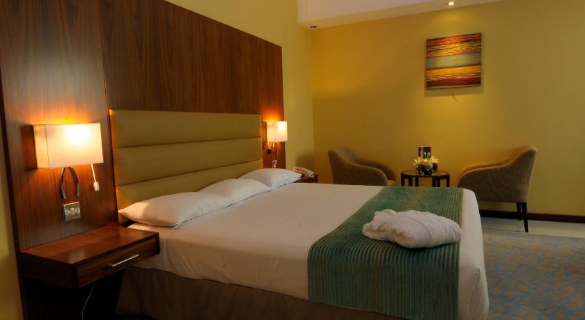 Howard Johnson by Wyndham Abu Dhabi photo
