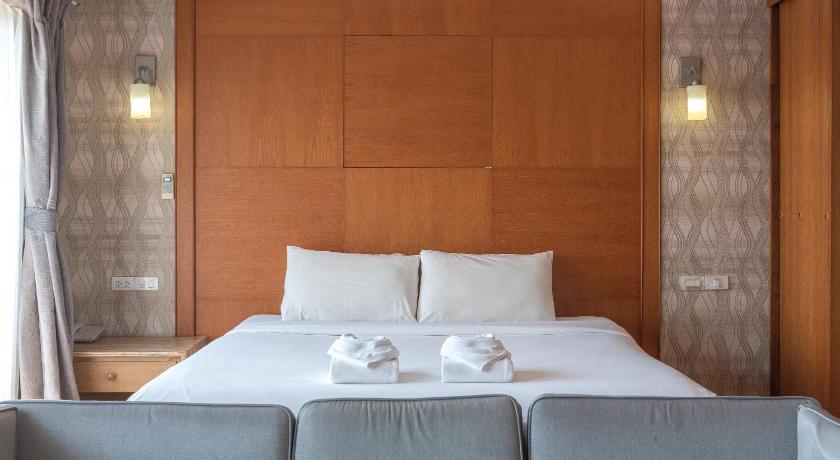 Image of Honeymoon Suite 10