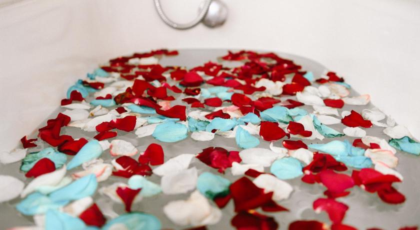 Image of Jacuzzi Suite 13