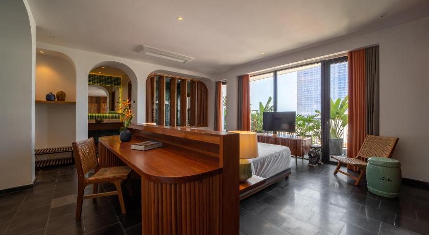 Image of Executive suite 8